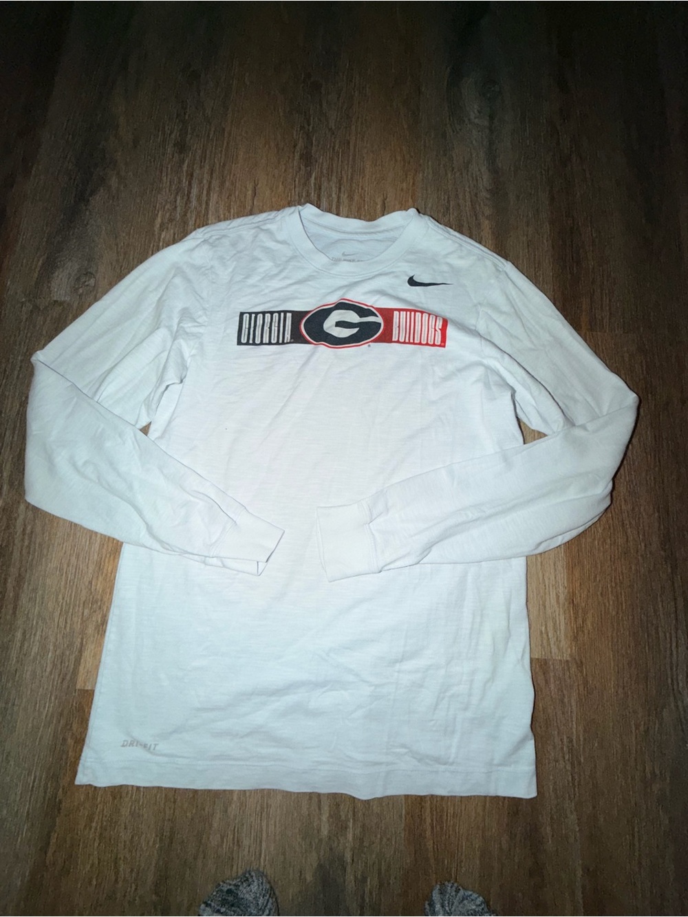 Nike White Long-Sleeve Georgia Bulldogs Tee with Black & Red Logo